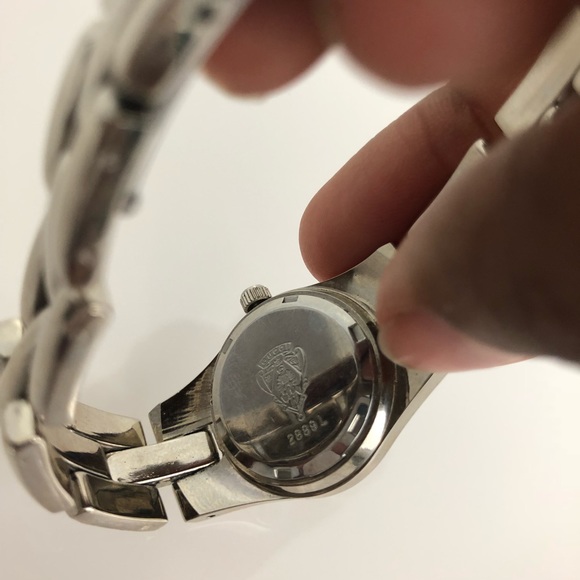PRICE FIRM• Gucci Woman’s Watch - Picture 5 of 5